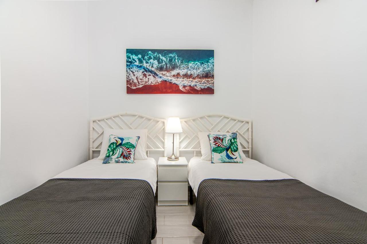 Central 2 Bedroom Apartment Playa De Las Americas Exteriör bild