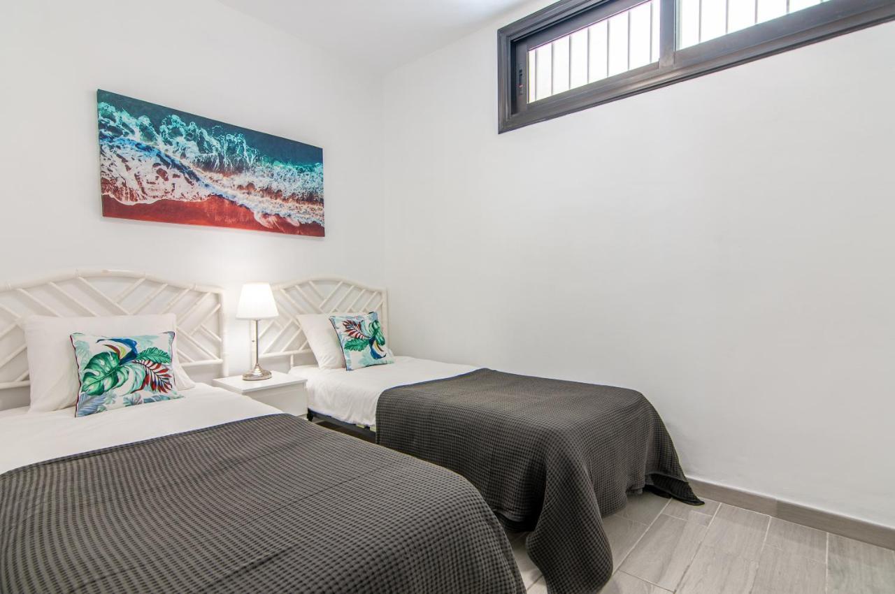 Central 2 Bedroom Apartment Playa De Las Americas Exteriör bild