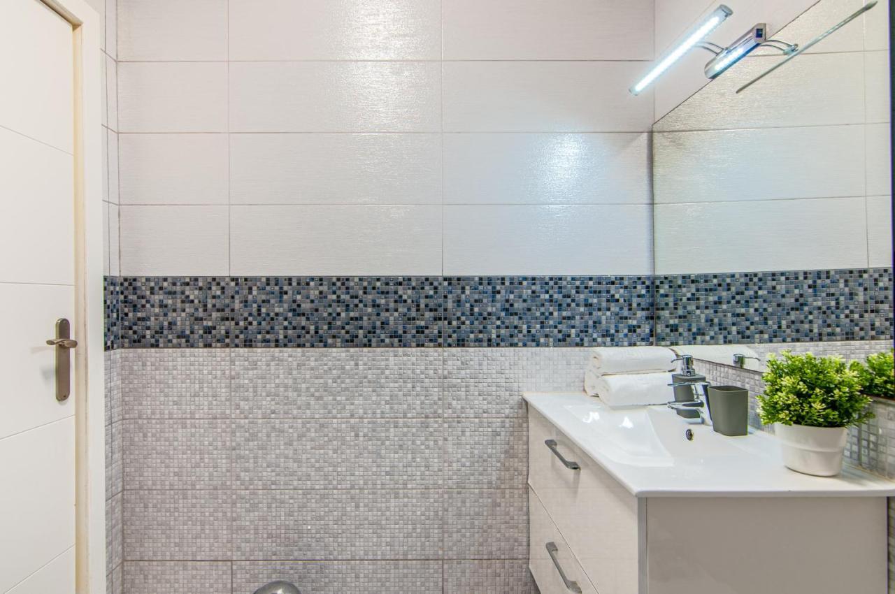Central 2 Bedroom Apartment Playa De Las Americas Exteriör bild